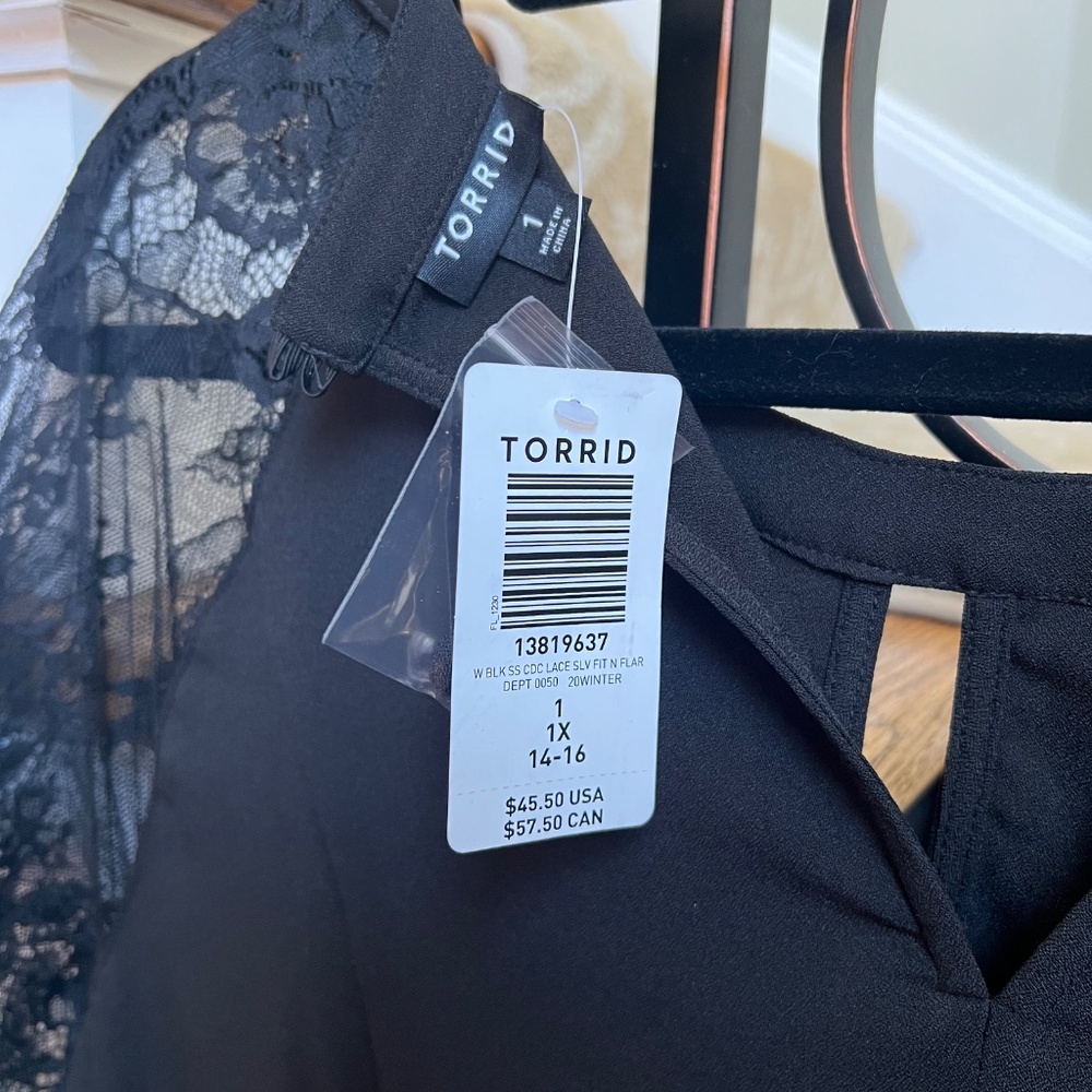 NWT Torrid Plus Size 1X Black Crepe Fit & Flare Blouse with Lace Sleeves - Picture 5 of 14